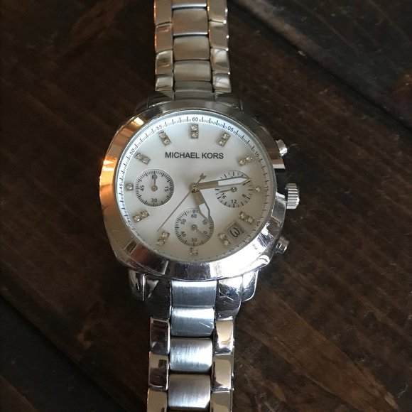 Michael Kors Silver Stainless Steel Ladies Watch - Picture 1 of 2